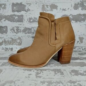 NEW Crevo Kazzee Leather Block Heel Ankle Bootie In Chestnut Brown V531